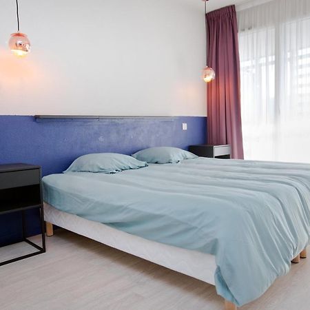 Grand Studio Avec Climatisation, Balcon Proche Gare Centre Ville Lourdes Luaran gambar