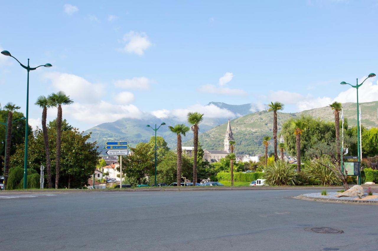 Grand Studio Avec Climatisation, Balcon Proche Gare Centre Ville Lourdes Luaran gambar