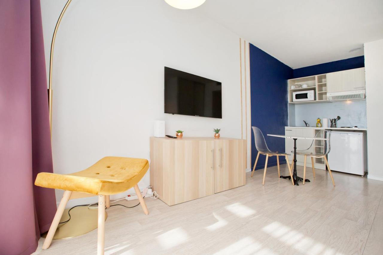 Grand Studio Avec Climatisation, Balcon Proche Gare Centre Ville Lourdes Luaran gambar