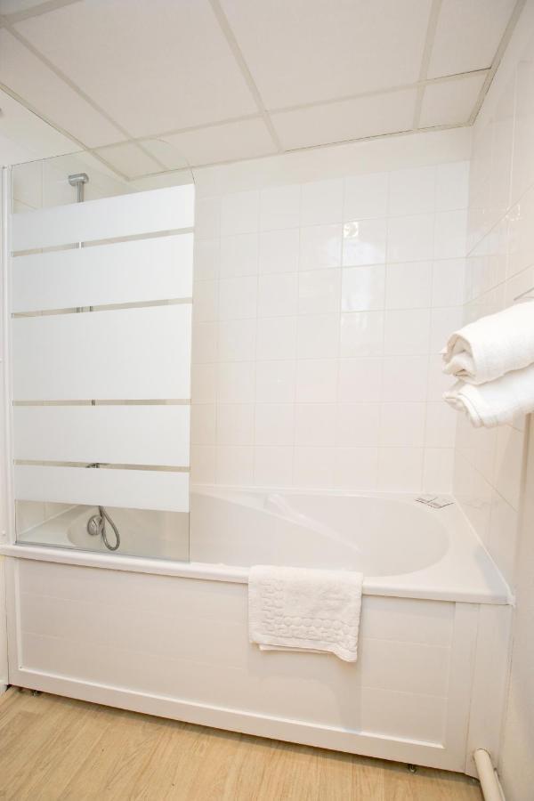 Grand Studio Avec Climatisation, Balcon Proche Gare Centre Ville Lourdes Luaran gambar