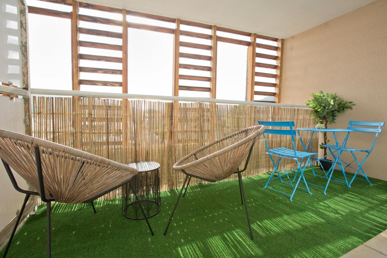 Grand Studio Avec Climatisation, Balcon Proche Gare Centre Ville Lourdes Luaran gambar