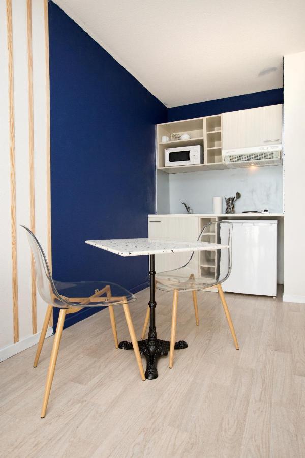 Grand Studio Avec Climatisation, Balcon Proche Gare Centre Ville Lourdes Luaran gambar